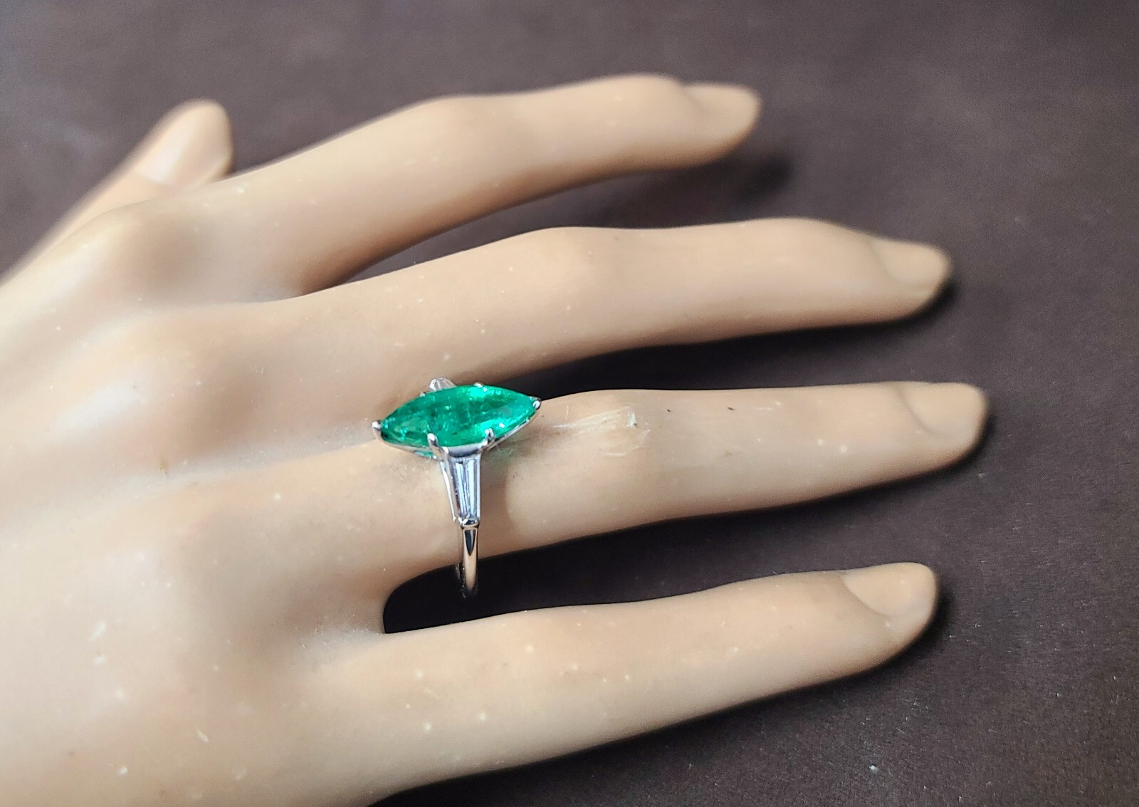 Vintage Platinum Engagement Ring 2.09CT. Gem Natural Green Emerald Marquise Cut
