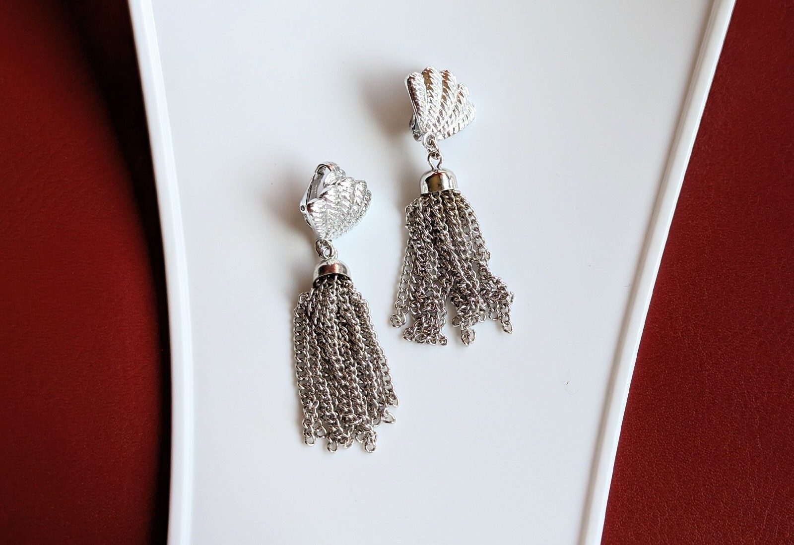 Vintage Sarah Coventry Silver Tone Shell Chain Tassel Dangle CLIP Earrings