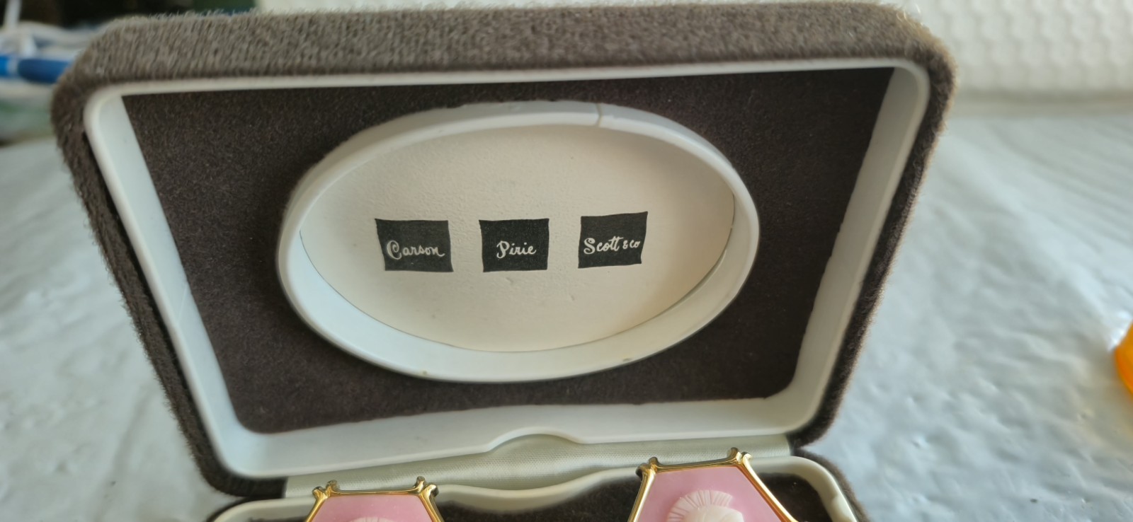 VINTAGE Carson Pirie Scott Co. Cufflinks & Tie Tack Cameo Set. LOOK UNUSED! PINK