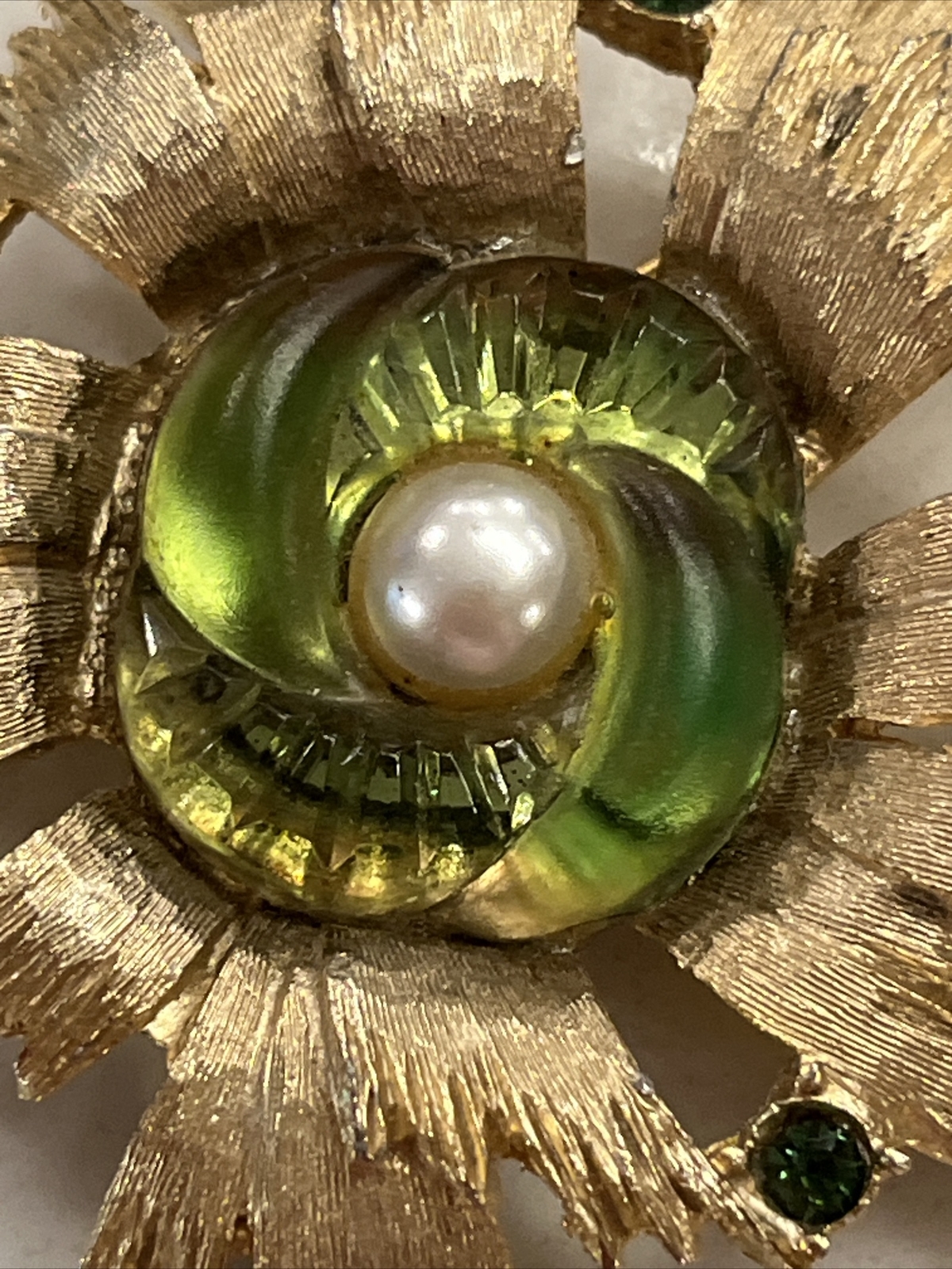 Rare Vintage EDLEE Green Art Glass Pearl Rhinestone Chunky Gold Tone Brooch 1947