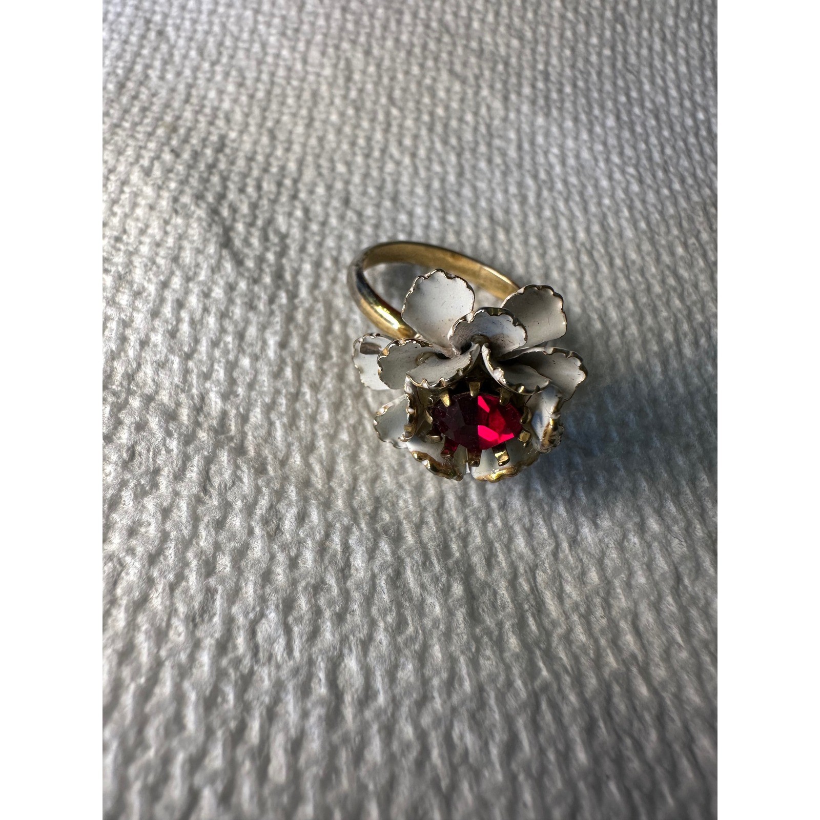 Vintage White Enamel Flower Cocktail Ring Red Gold Tone Statement adjustable