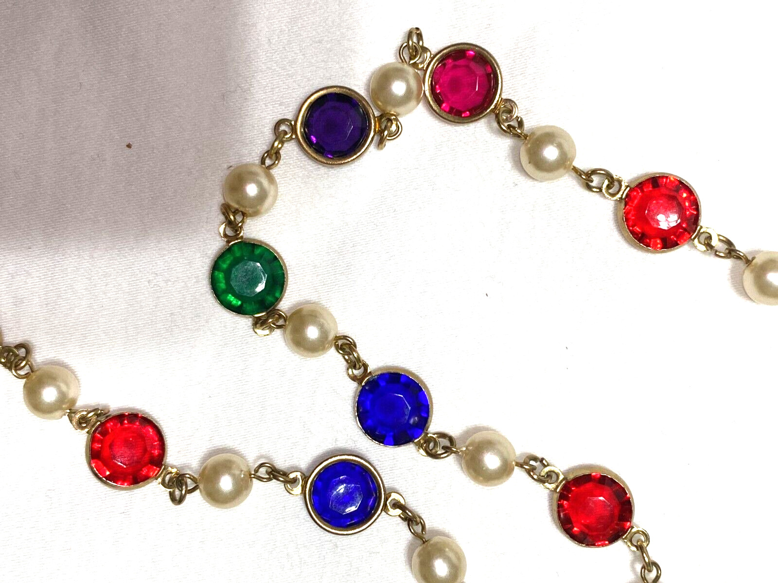 VTG 1980S JEWEL TONE GLASS BEAD NECKLACE FACETED PURPLE GREEN RED FAUX PEARL 36″