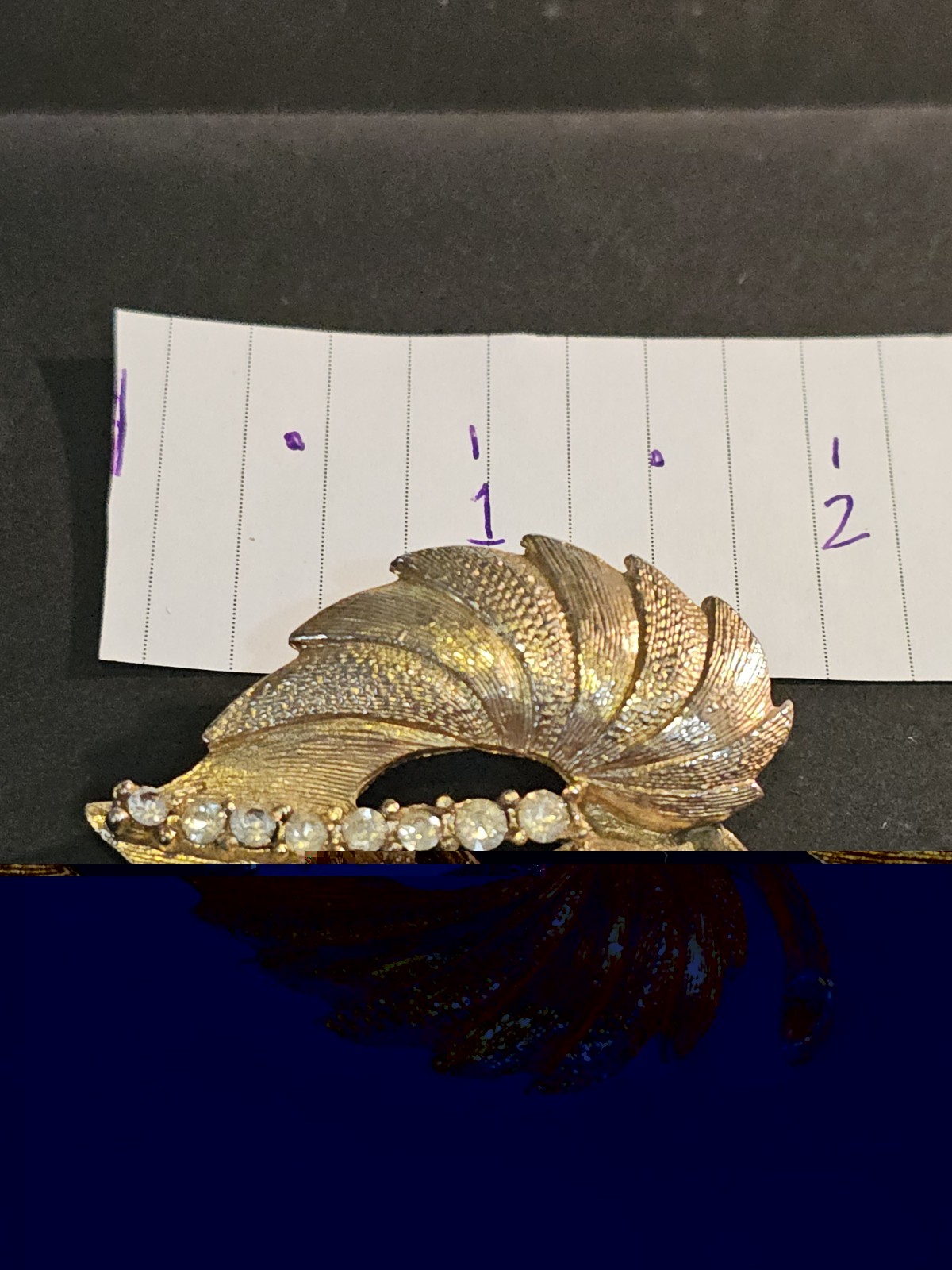 Vintage Brooch Gold Tone Leaf Textured Prong Set Rhinestones Center