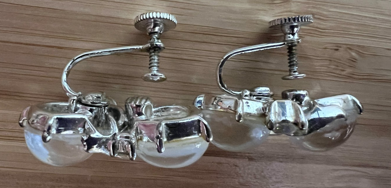 Moonglow and Rhinestones – Lisner – screwback ear rings- signed
