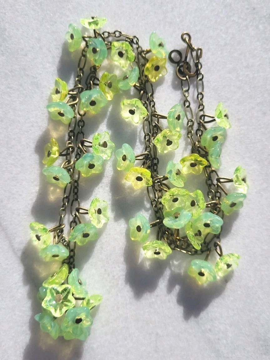 SALE VINTAGE URANIUM OPAL GREEN YELLOW GLASS FLOWER CLUSTER NECKLACE SET ARTISAN