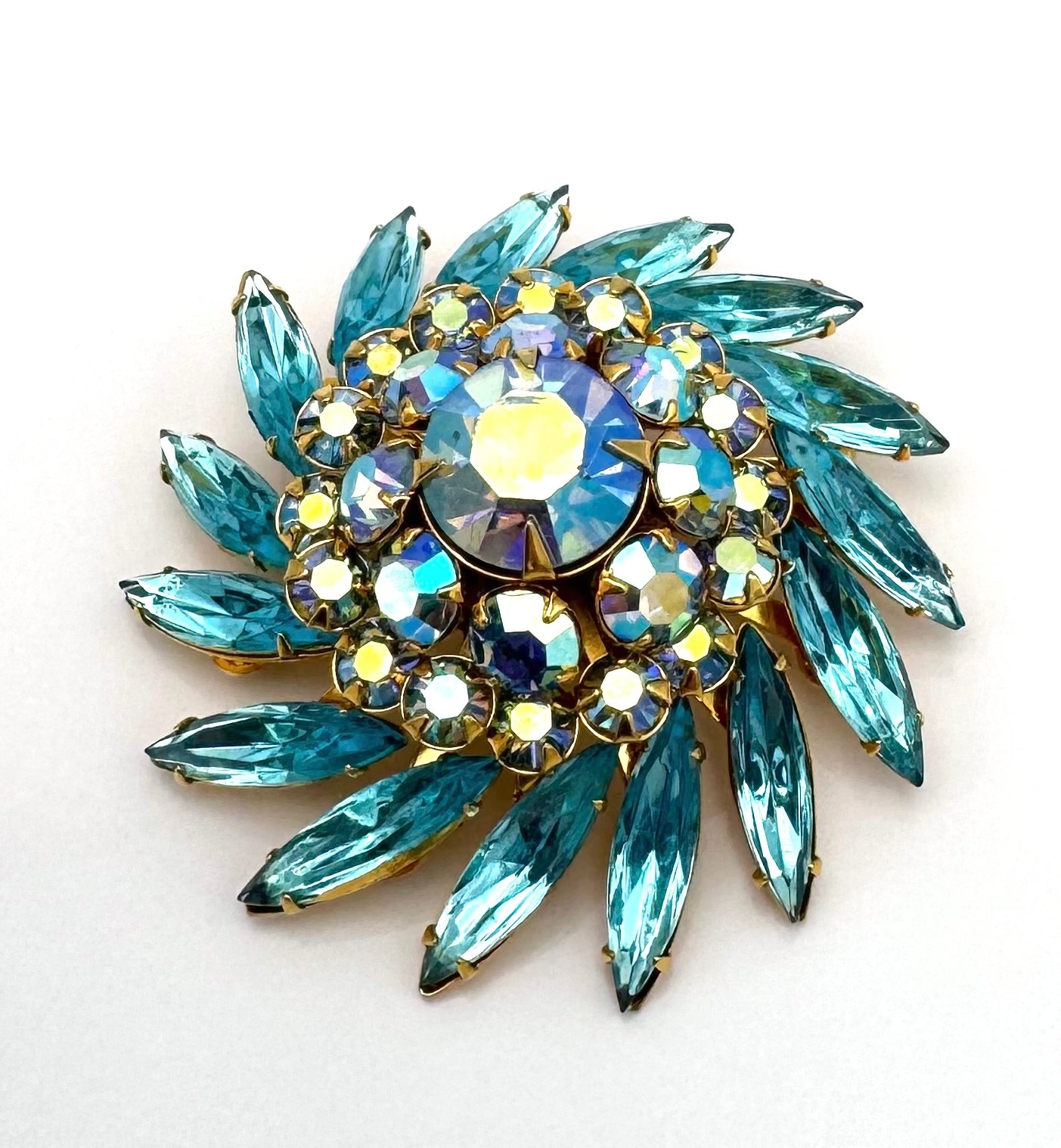 Vintage Set Judy Lee Pinwheel Style Brooch And Earrings light Blue And AB