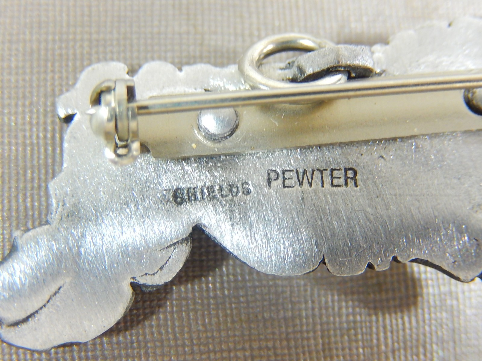 VTG MARK SHIELDS PEWTER BULLDOG WITH FLOWER BROOCH PIN IN EVC
