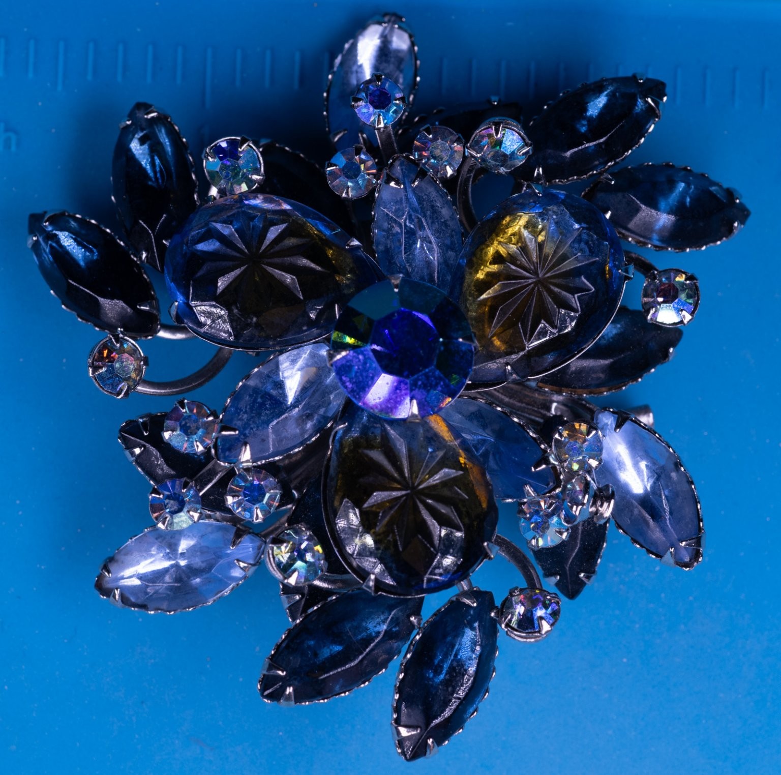 Vintage Floral Cluster Brooch Pin Silver Tone Blue Rhinestone 2.25″ Sparkle