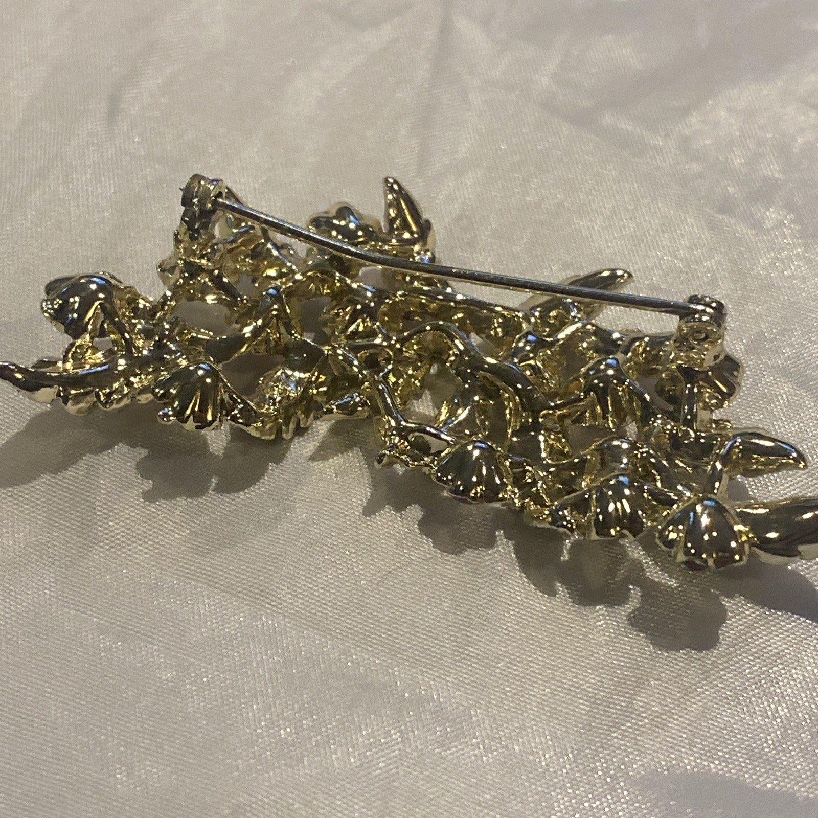 Vintage Stunning Pink Purple Rhinestones Lg Leaf Brooch Pin Silver 1” by 2 1/2”