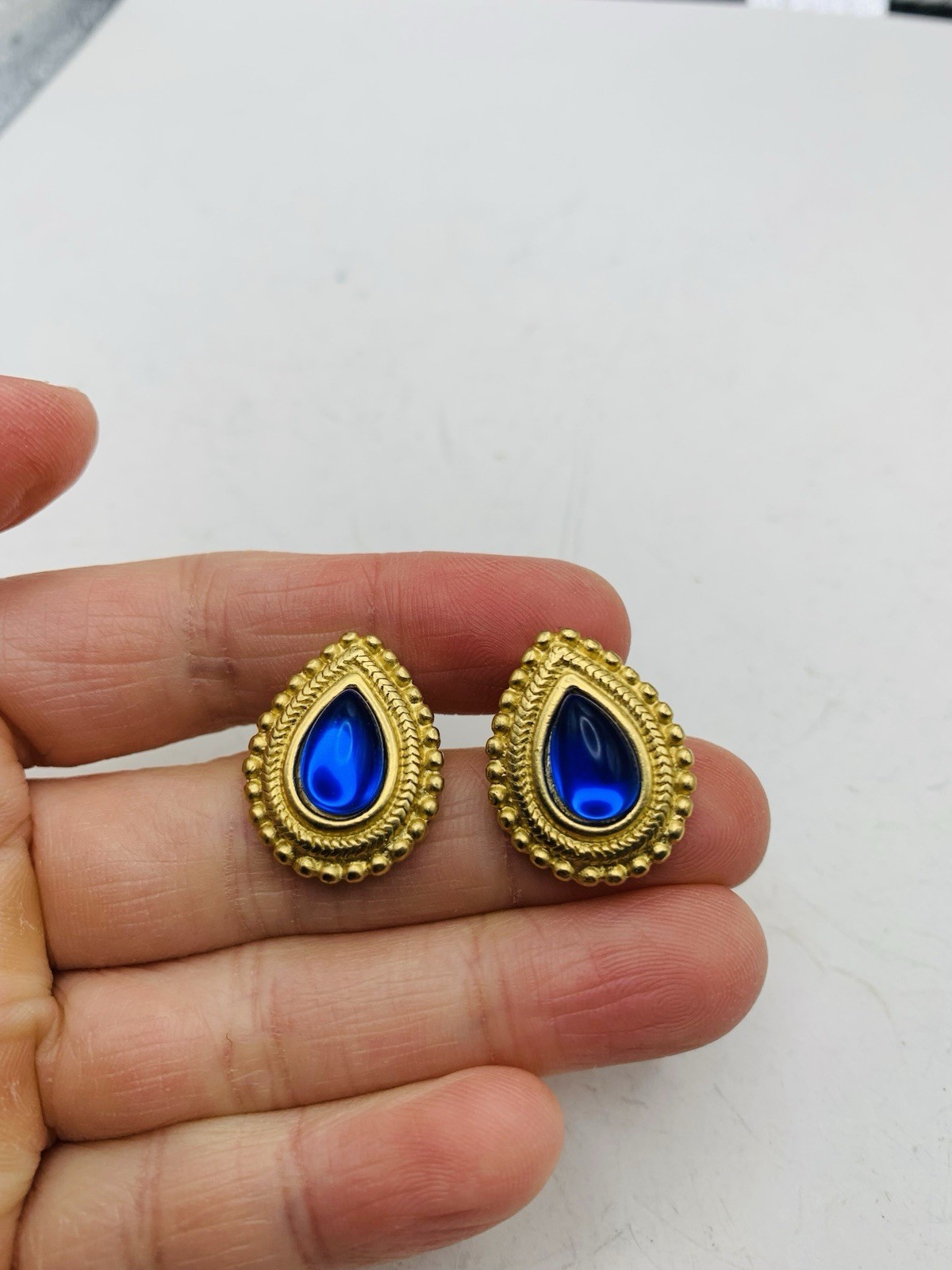 Vintage Trifari Cobalt Blue Jelly Cabochon Pear Teardrop Gold Tone Earrings