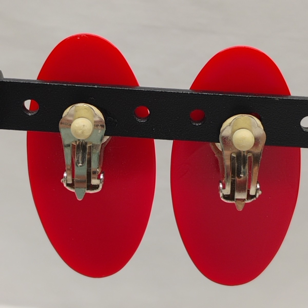 Vintage 1960/70s Large Plastic Clip On Earring Red/White Ovals Bakelite?
