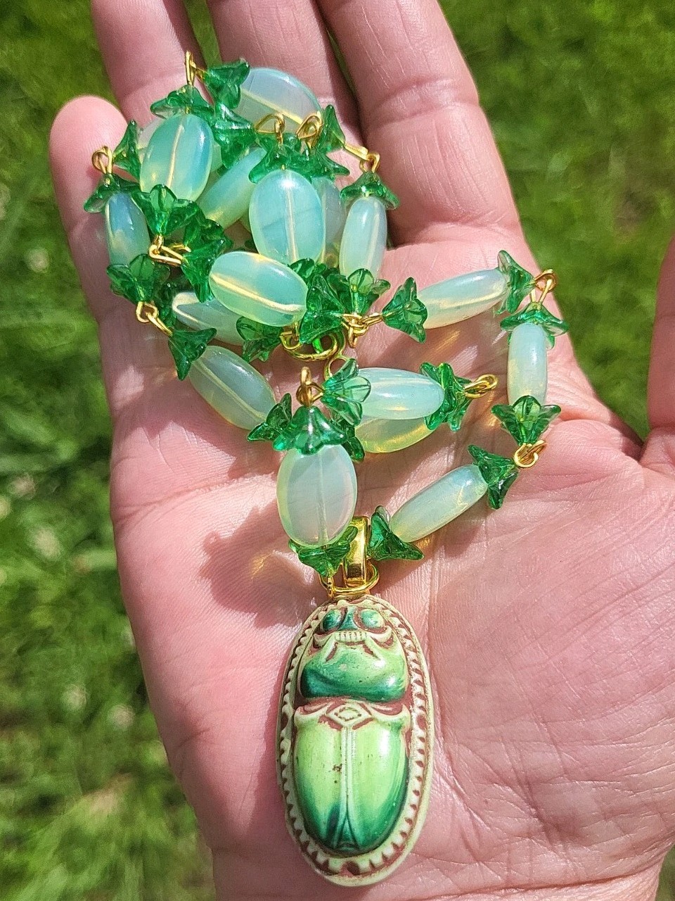 VINTAGE NEIGER EGYPTIAN SCARAB PENDANT FLOWER OPALITE BEAD NECKLACE SET ARTISAN