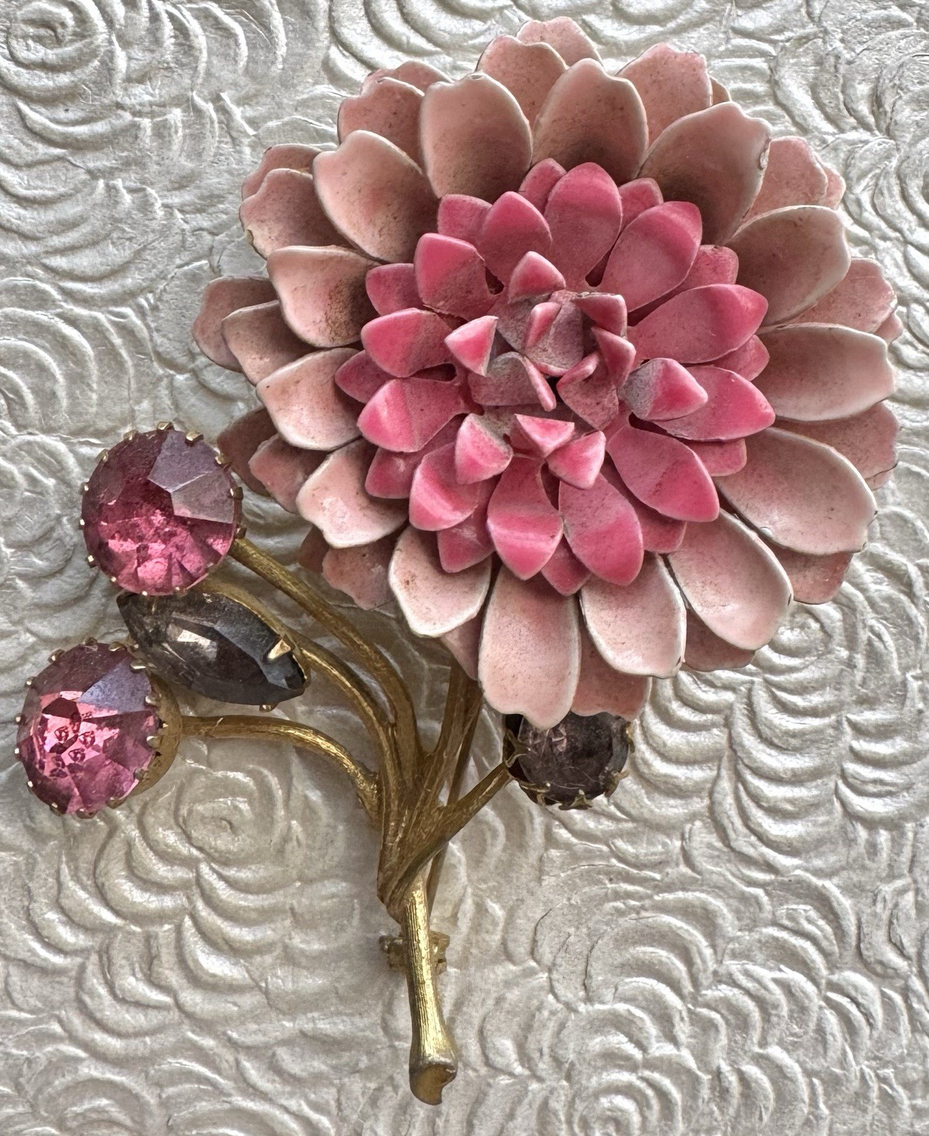 Vintage flower / enamel on gold tone metal