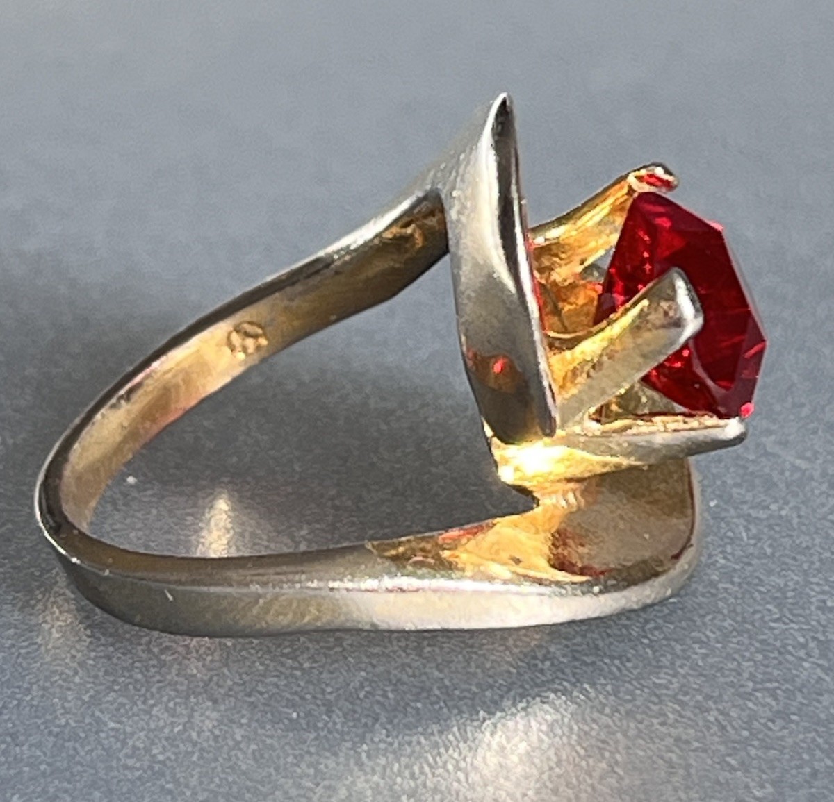 VTG Red Crystal Solitaire Gold Tone Cocktail Statement Ring Size 4.25