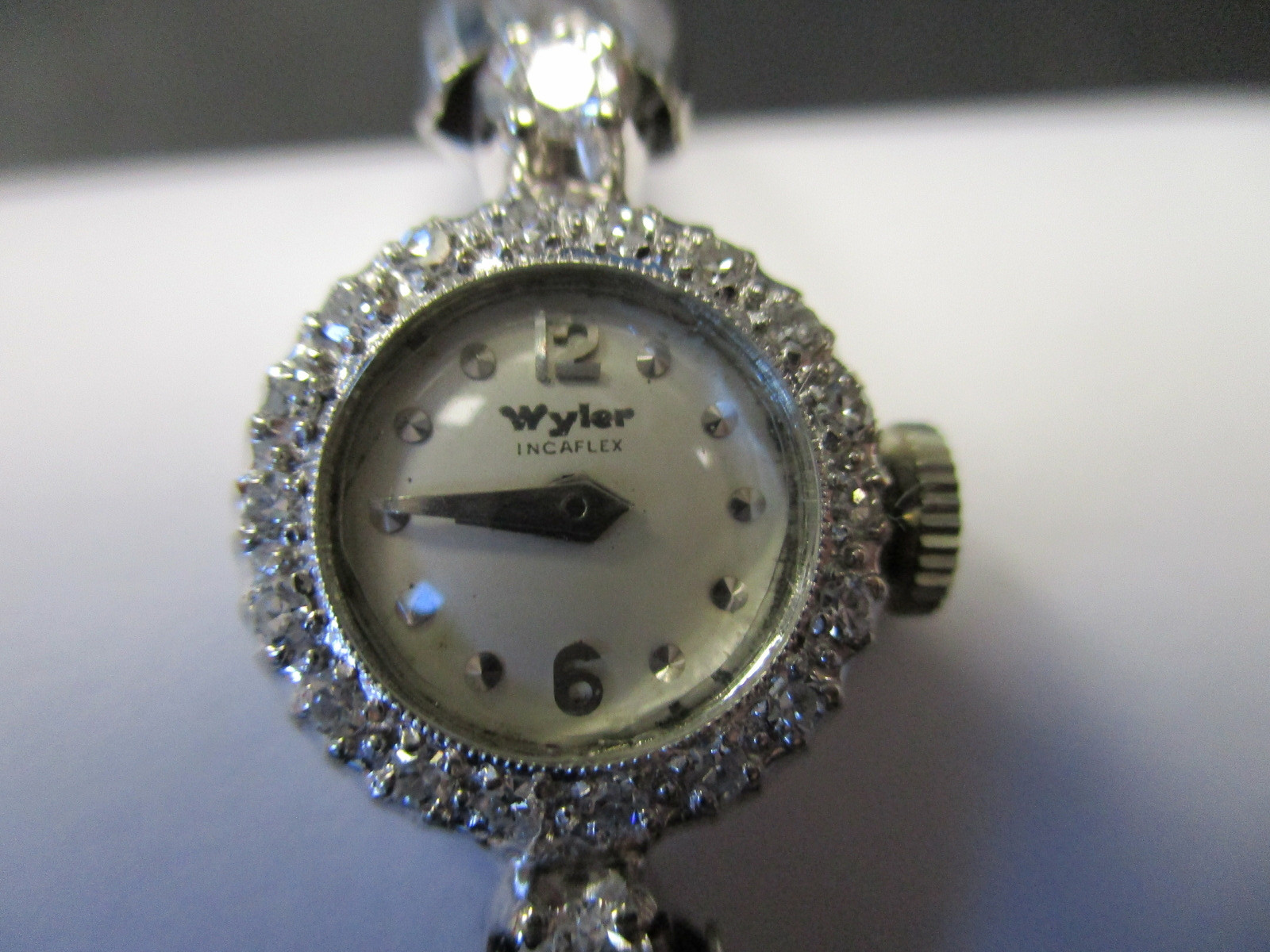 VINTAGE WYLER INCAFLEX LADIES 14K WHITE GOLD & DIAMONDS WRISTWATCH