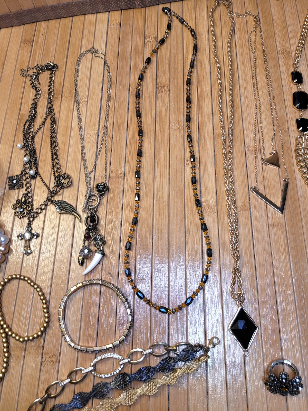 Vintage to Now Jelwery Lot of 25 Estate Sale Mixed Untested And Unsearched