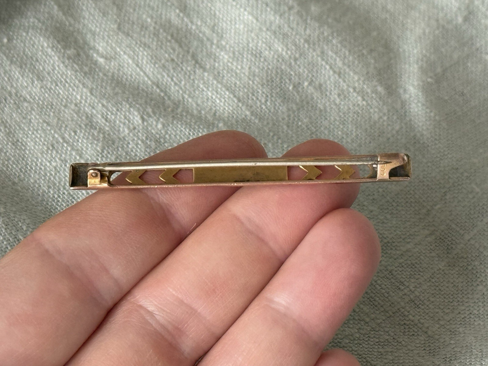 Antique 10k Gold Top Bar Brooch Engraved Flower Design Edwardian Era FJ247