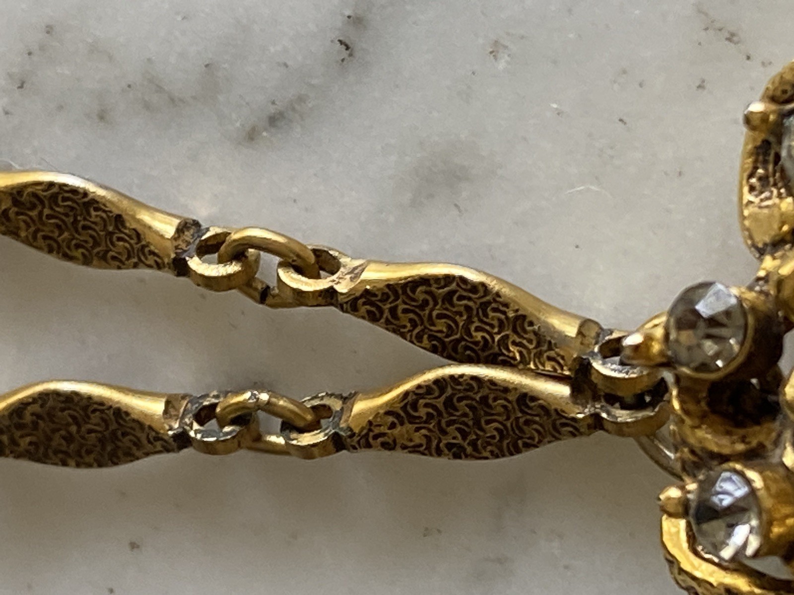 Vintage Jewelry Goldstone gold Chain Necklace Pendant Florenza rhinestone pearl