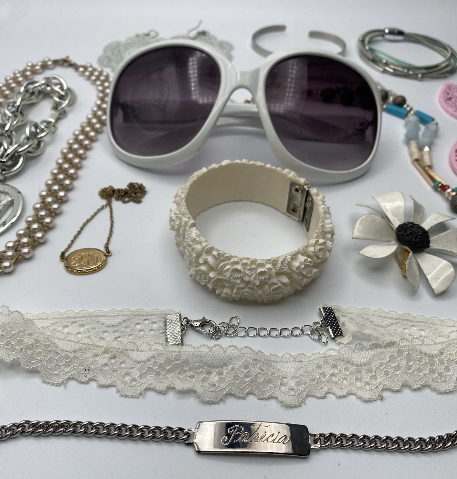 Vintage To Now Curated Costume Jewelry & Accessories Lot: White Party! 15 Pieces