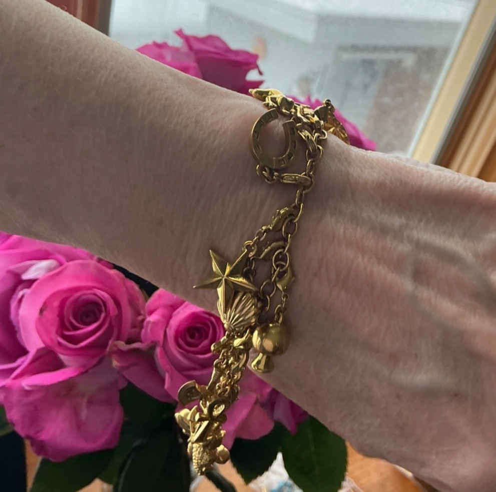 Gold tone Heavy Charm BRACELET with individual Removable Good Luck charms 🍀