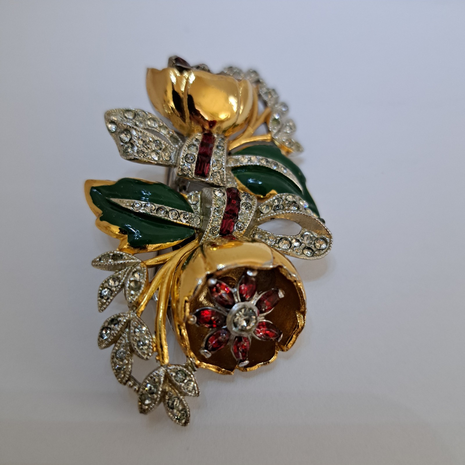 Coro Duette Quivering Camillas Brooch Red & White Stones Green Enamel Gold Tone