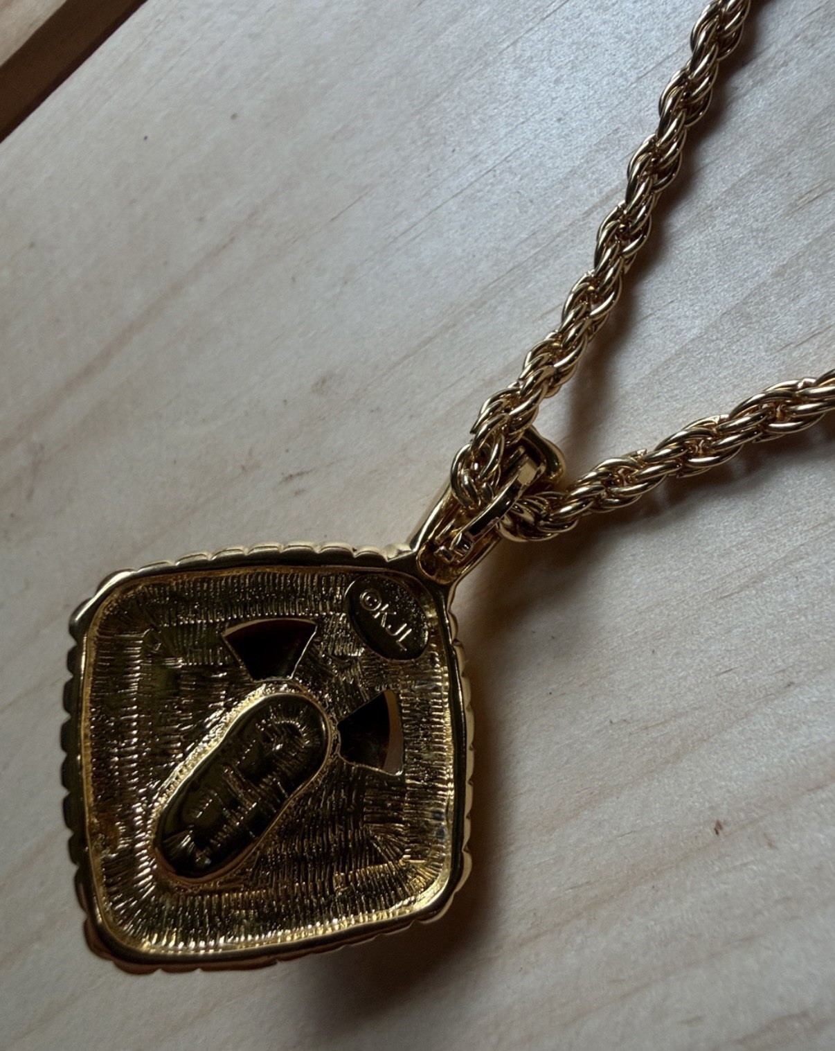 Vintage Kenneth Jay Lane KJL 24 inch Pearl Pendant Gold Plated Magnet Necklace