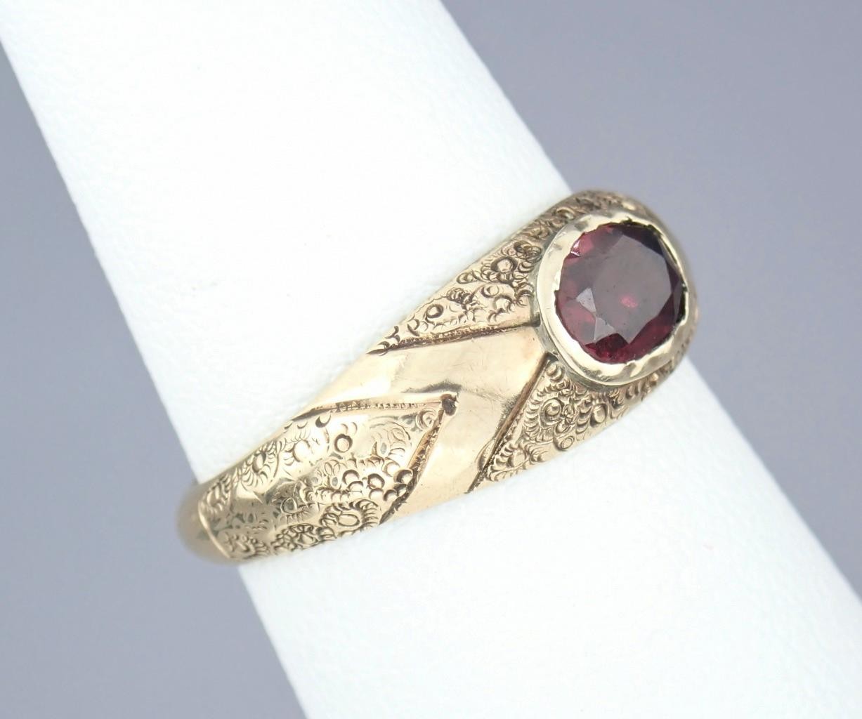 Pretty Antique Victorian Solid 9K Gold Garnet Floral Scroll Band Ring Size 5.25