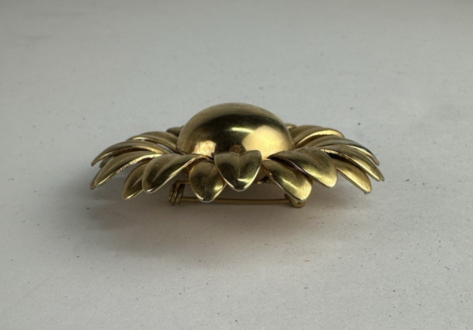 Vintage Mid-Century 3-Dimensional Sunflower Bloom Brooch Jewelry Gold Tone 2.5″