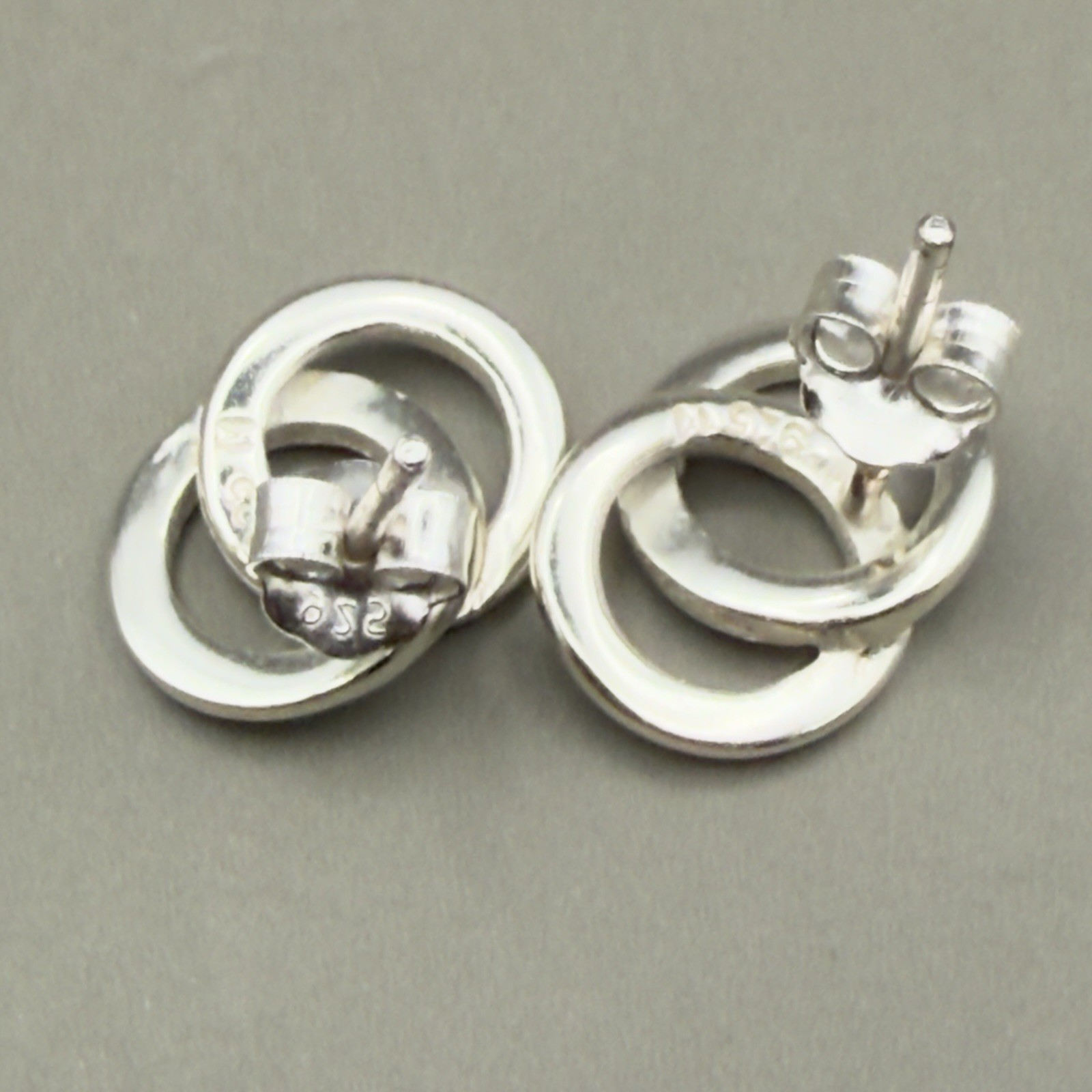 925 Sterling Silver Interlocking Circle Stud Earrings Dainty Modern Minimalist