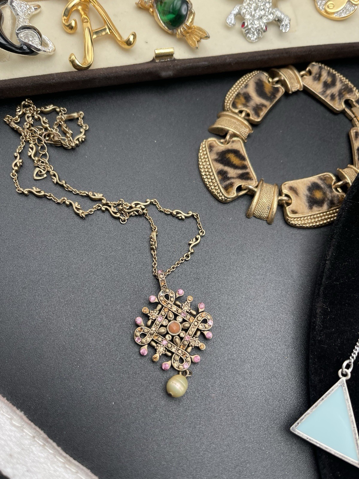 🔥ViNTage To MoD Jewelry Lot-22 Monet Joan Rivers Jewelmint Brooch Necklace Etc