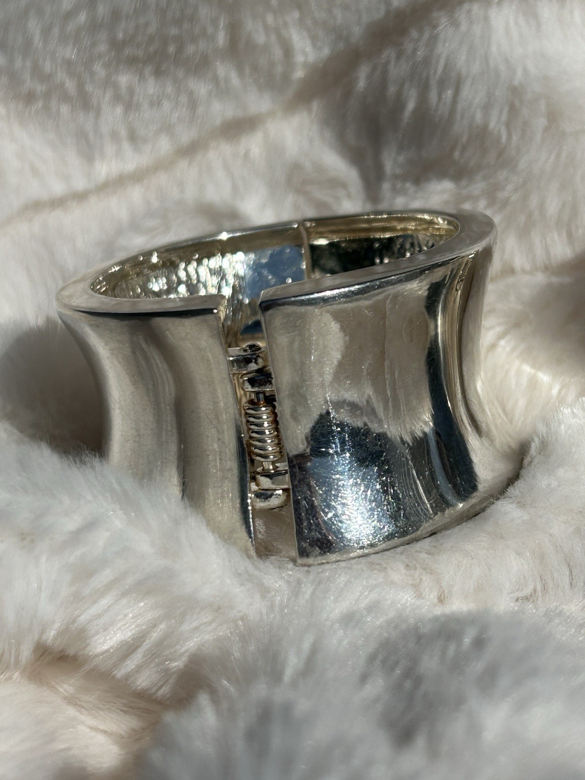 Pair Of Chunky Avon Silver Plate Bracelets Clamper Vintage excellent