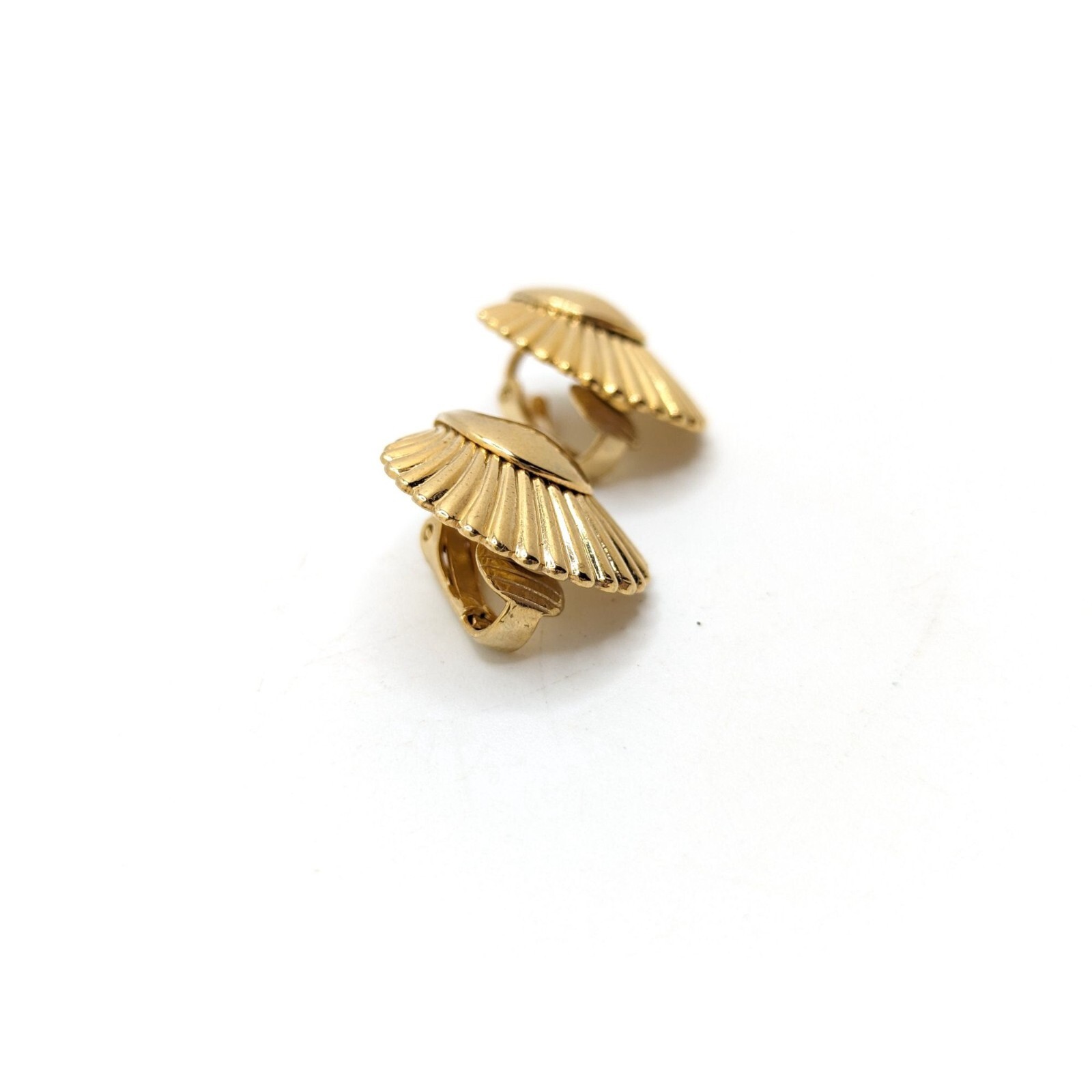 Vintage Gold Tone Art Deco Clamshell Beach Ocean Clip On Earrings Costume Gift