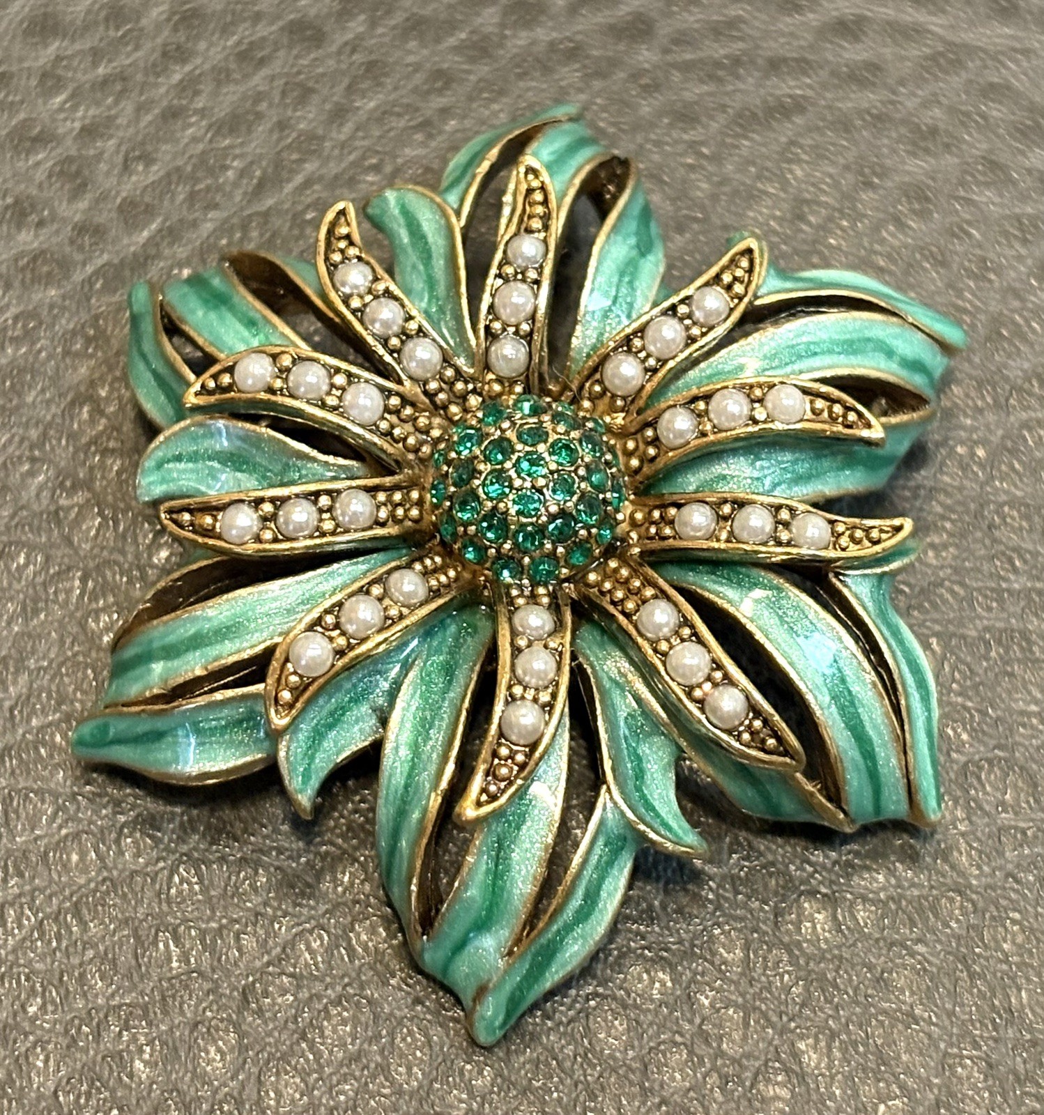 HIGH END Unsigned GORGEOUS Green ENAMEL CRYSTAL FAUX SEED PEARL FLOWER BROOCH