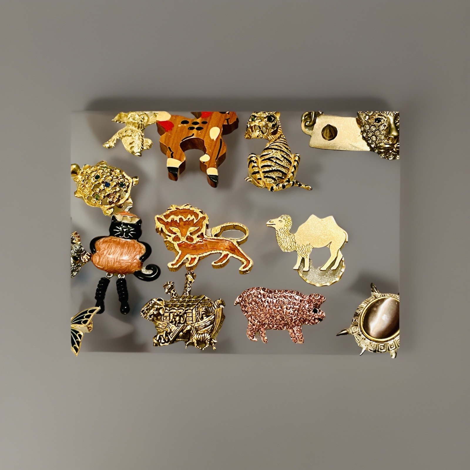 Huge Lot Different Vintage Animals Bugs Pins Necklaces Bracelet Lot