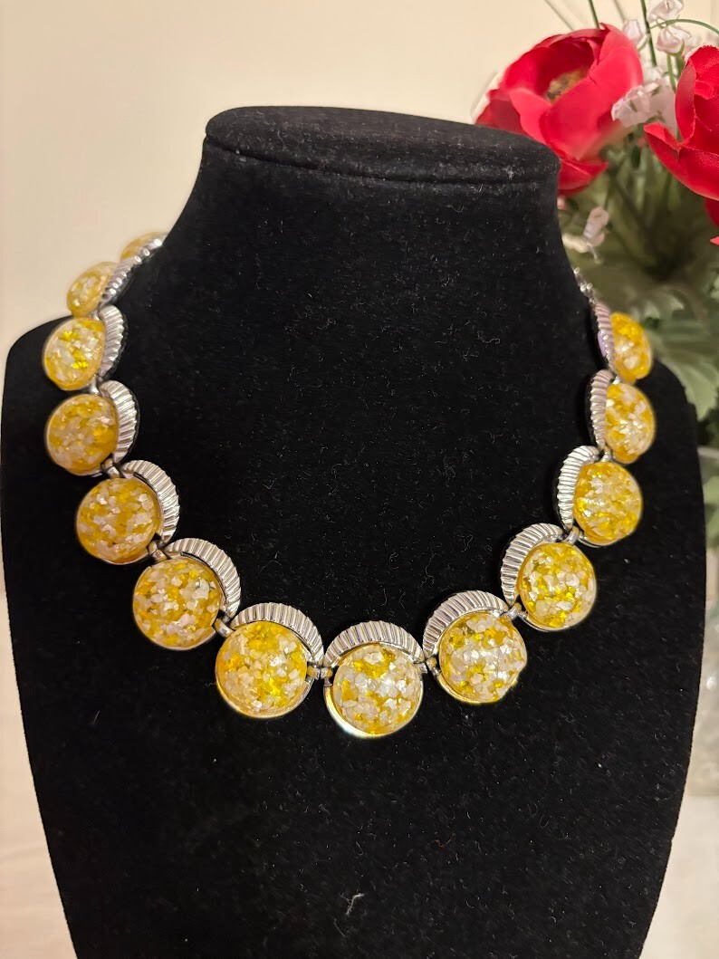 Vintage Yellow Necklace (16″) in Silver Tone for any occasion