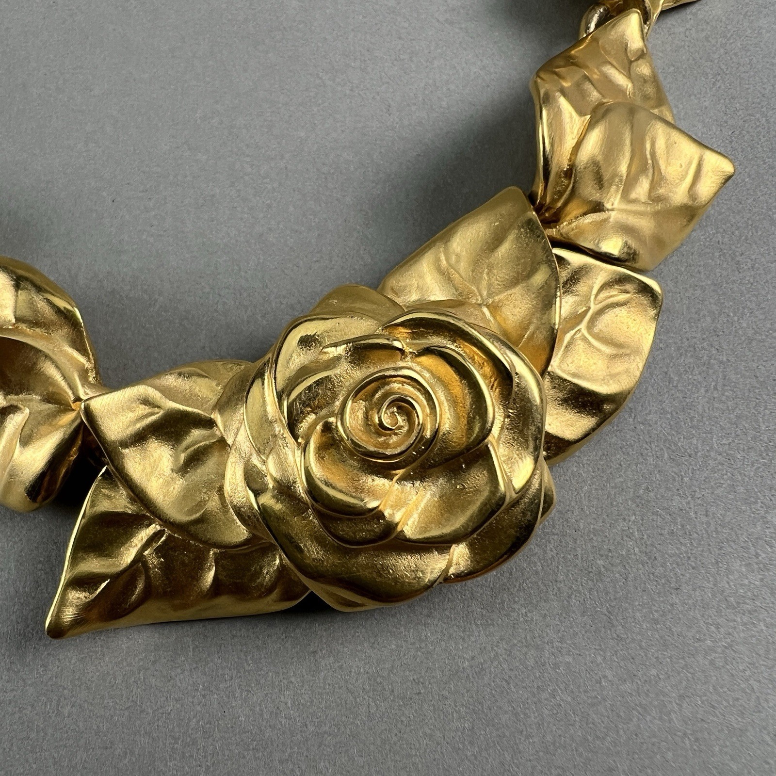Vintage Givenchy Necklace Rose Leaves Gold Tone q3z