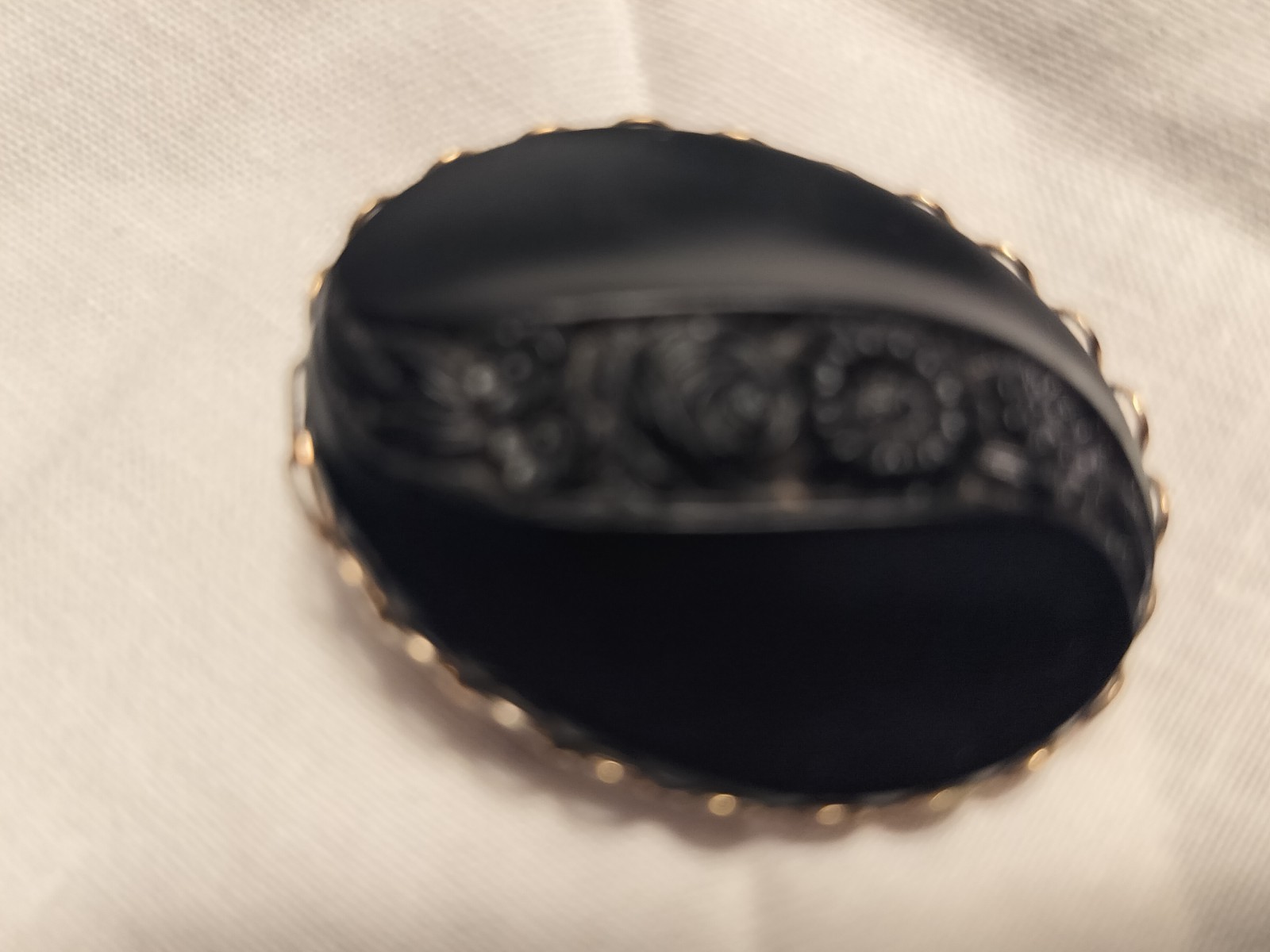 Vintage Black Carved Floral Brooch Oval Mourning Style Pin – Gift for Her 🎁