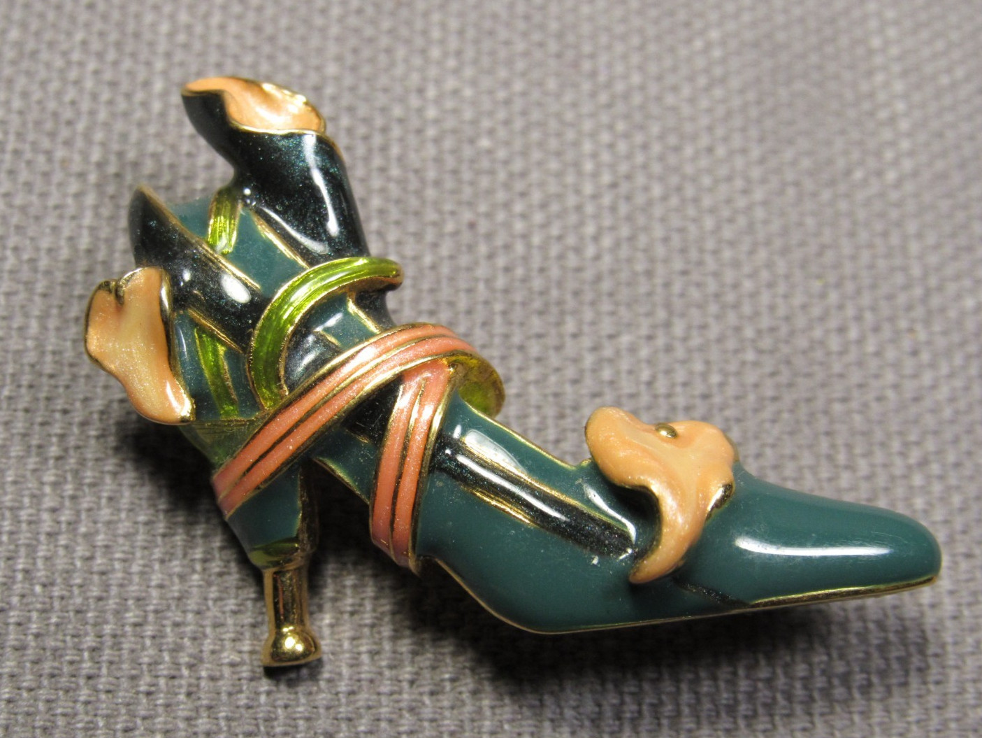 Pin Brooch Fancy Green Enamel High Heel Shoe Vintage .75″ Kenneth J Lane
