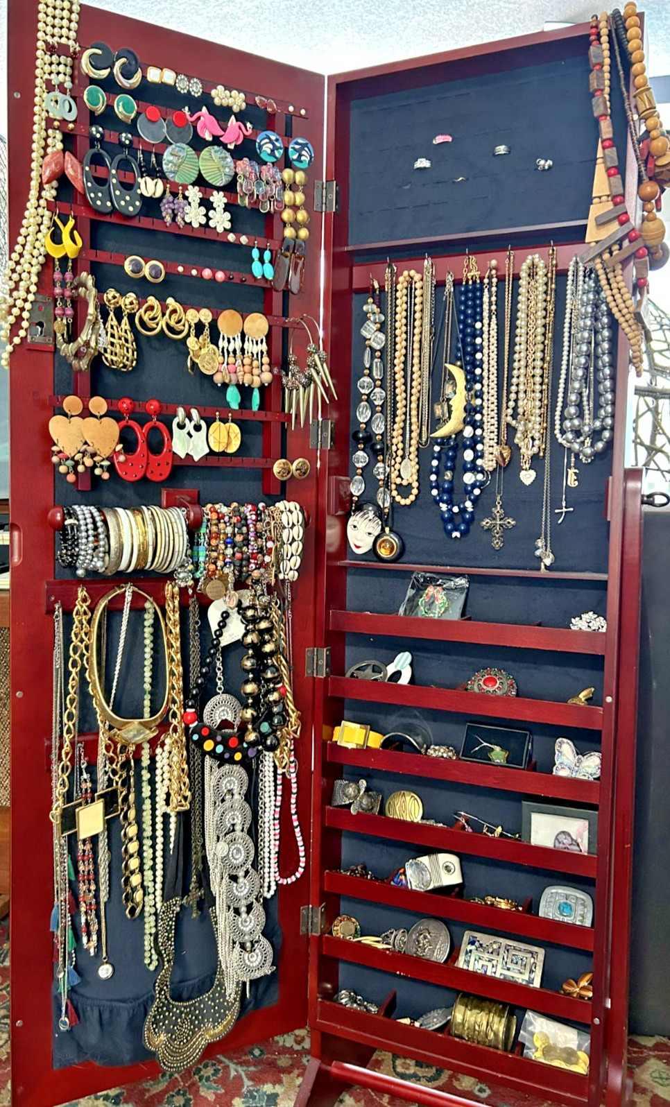 Lot Costume Fashion Jewelry Vintage-Current Necklaces Bracelets Earrings etc.