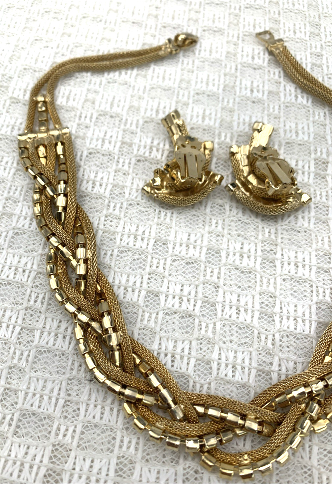 BRAIDED Goldtone Mesh & Clear Rhinestone 15″ Necklace & 1-1/4 x 1″ Clip Earrings
