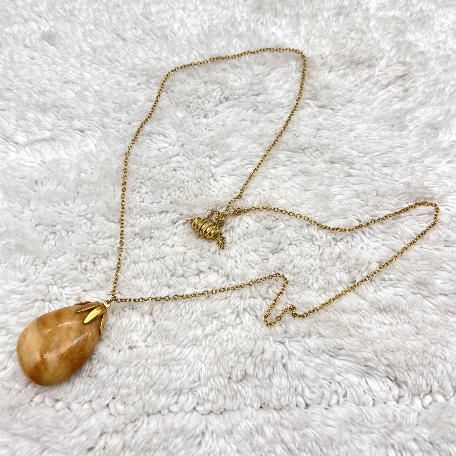 Vintage Honey Agate Necklace Teardrop PendantGold Tone Leaf Cap 28″