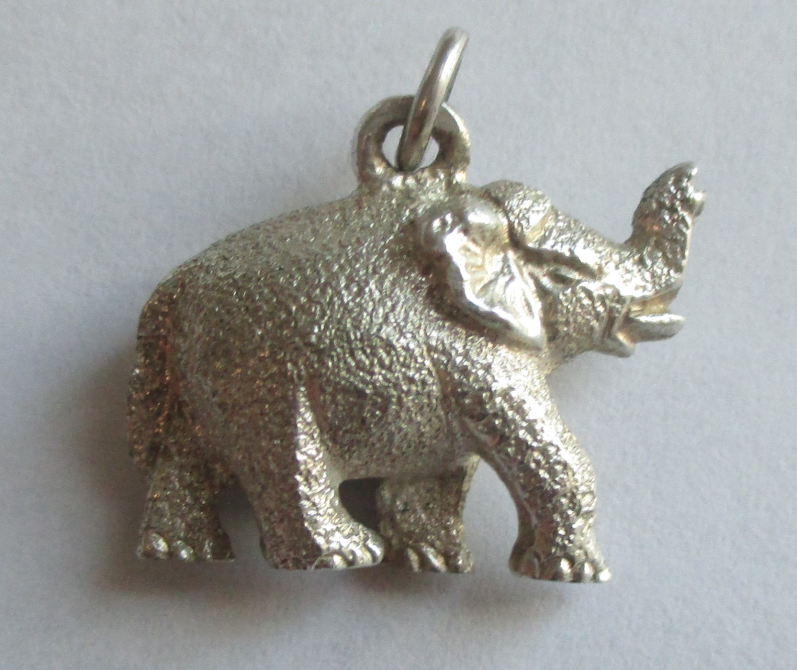 8.4g HEAVY VINTAGE 3D STERLING SILVER LUCKY ELEPHANT CHARM GOOD LUCK