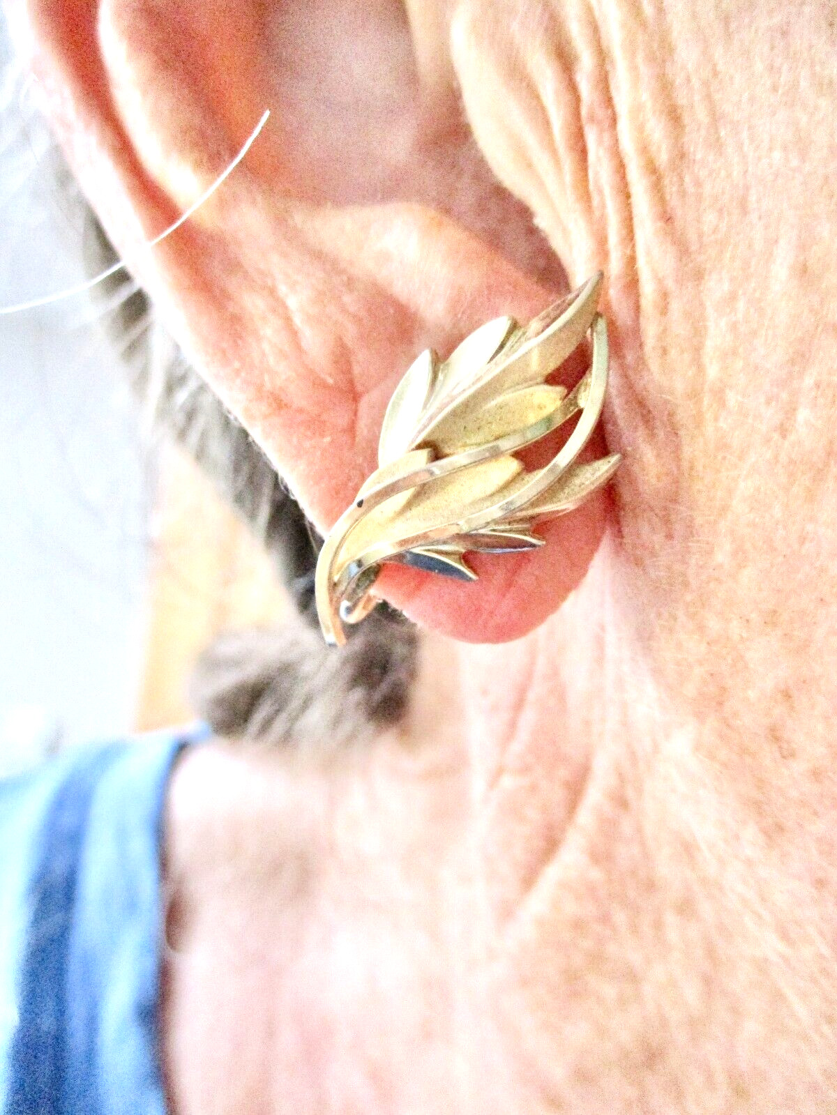 Vintage-1940’s DE Curtis 1/20th 14kt Gold Stylized Plant Screw Back Earrings