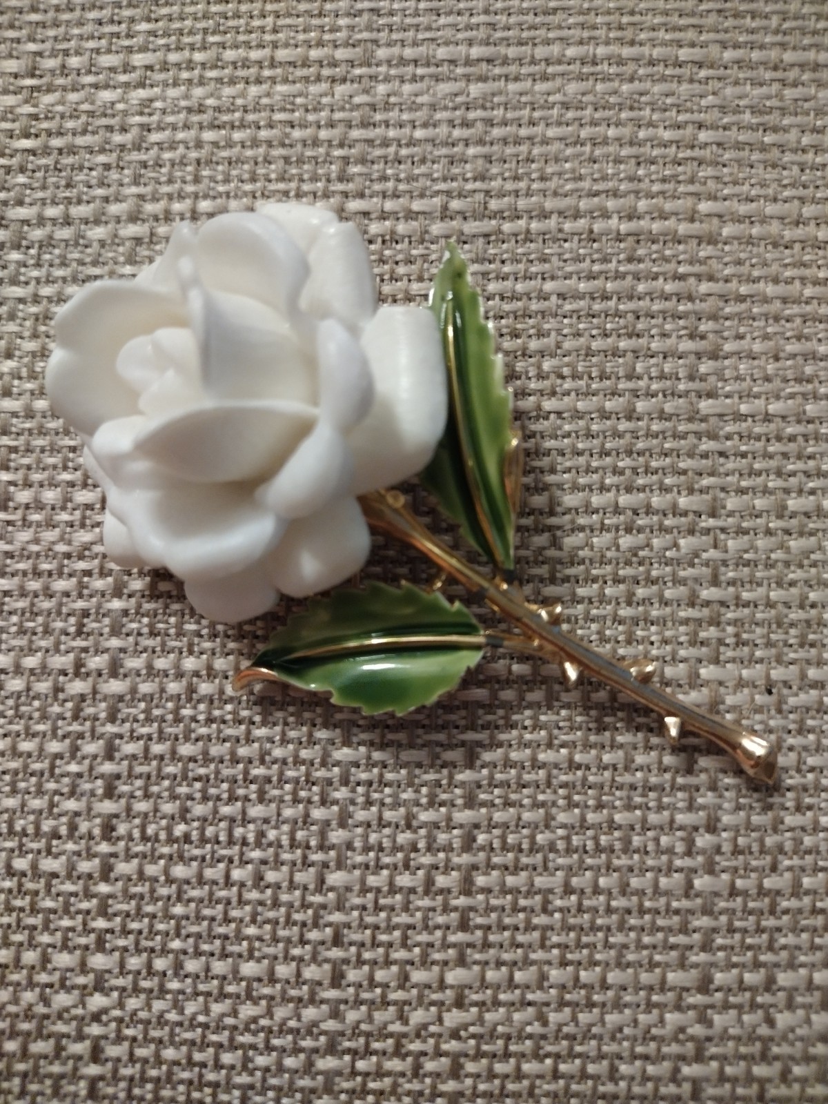 Vntg Gorgeous Crown Trifari White Rose Green Enamel Brooch Thorn Stem