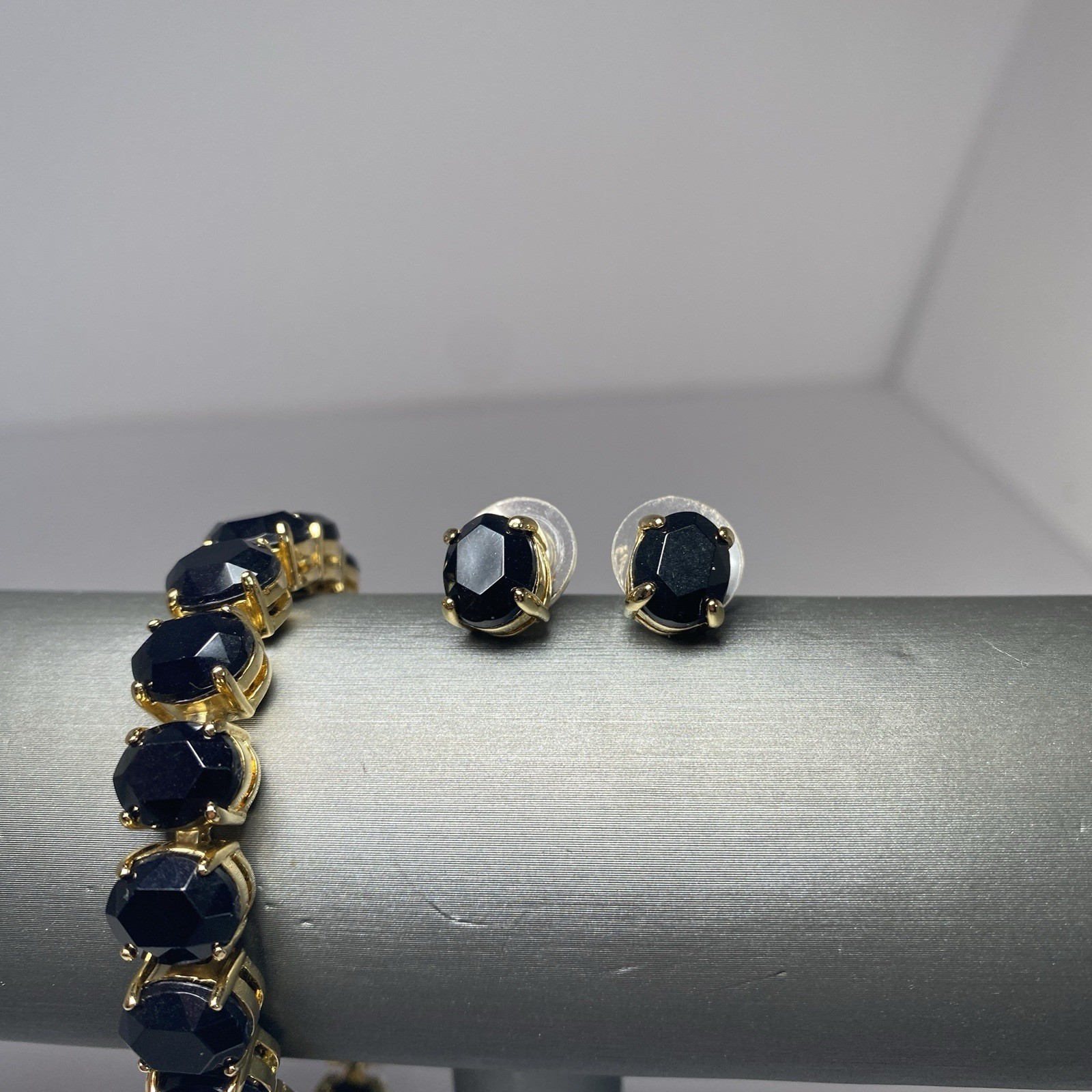 Vintage Jewelry Set black faceted ovals in goldtone Bracelet 7” & post Earrings