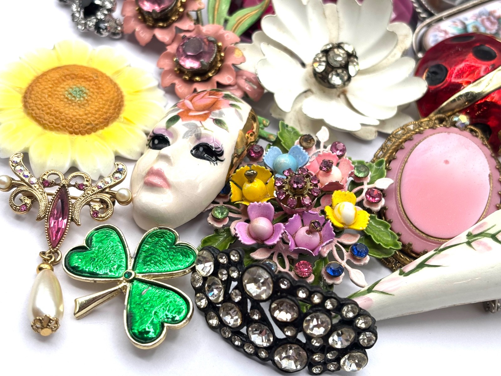 Vintage to Mod flower brooch LOT~17 Pieces~Huge Lady Bug~Porcelain~Spring💐