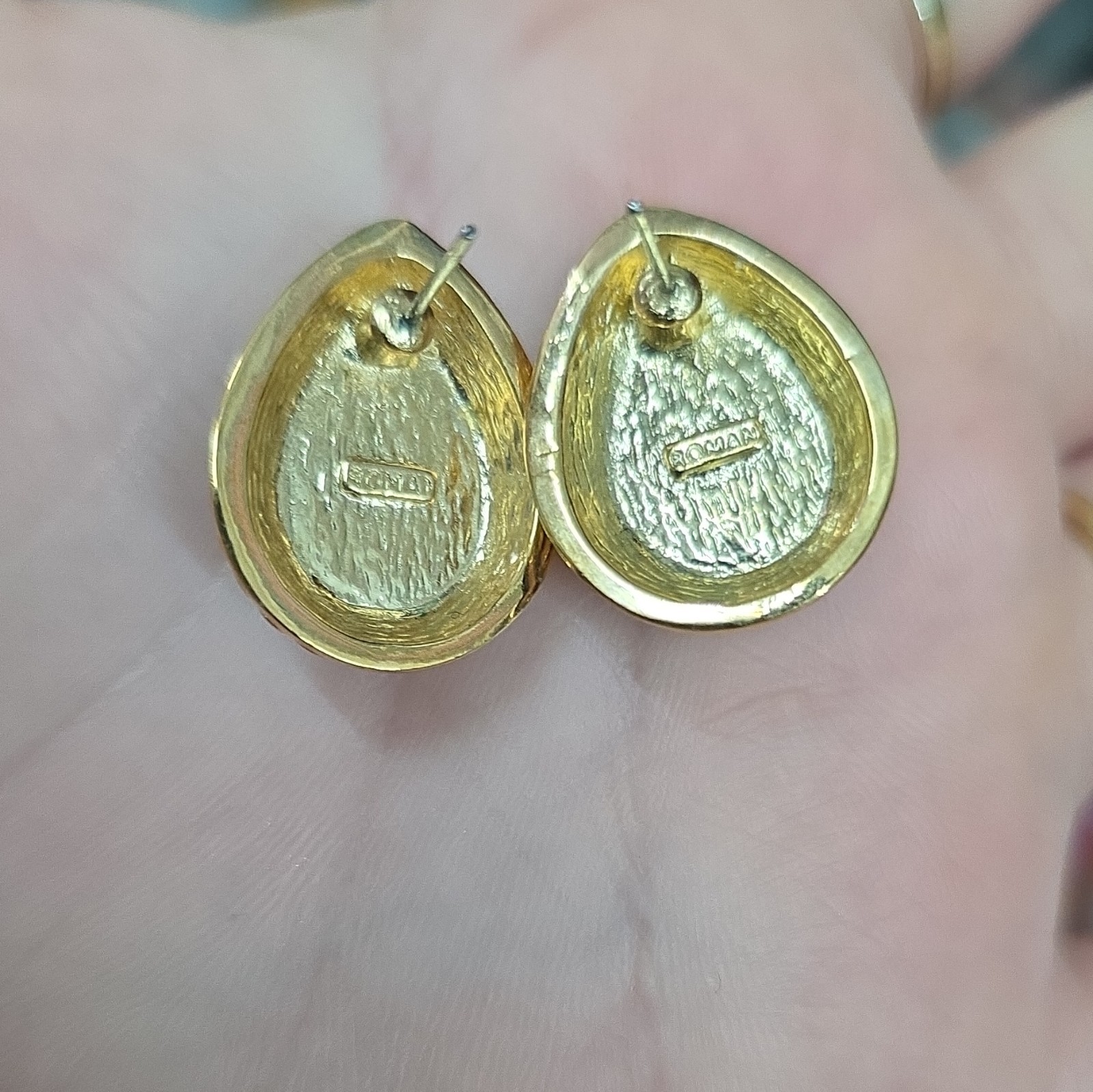 Vintage Roman Gold Tone Glass Cat Eye Tiger Eye Teardrop Pierced Earrings