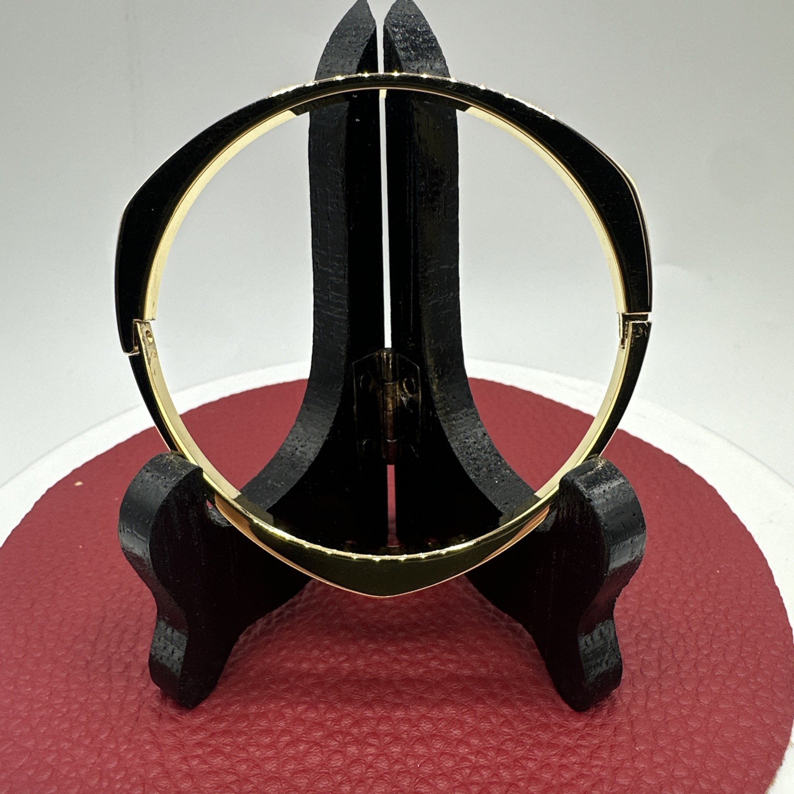NWB Vintage GIOVANNI geometric gold toned bracelet. See pics.