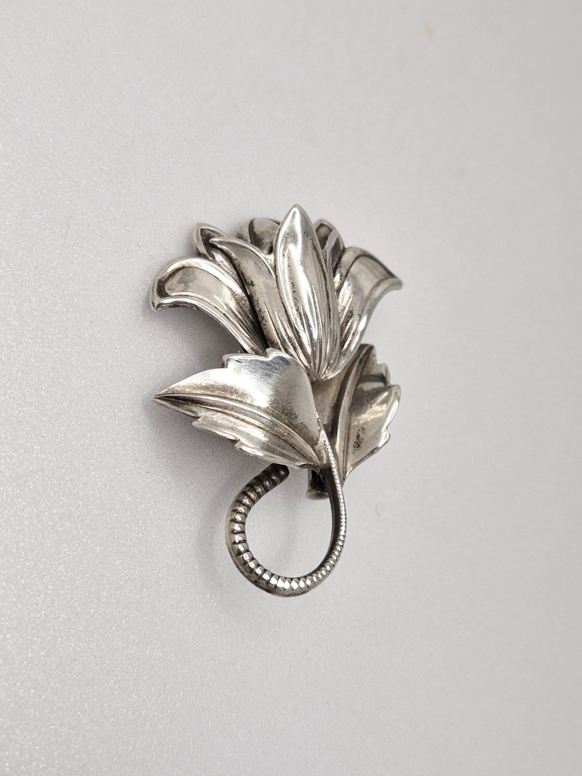 Vintage silver brooch floral motiv