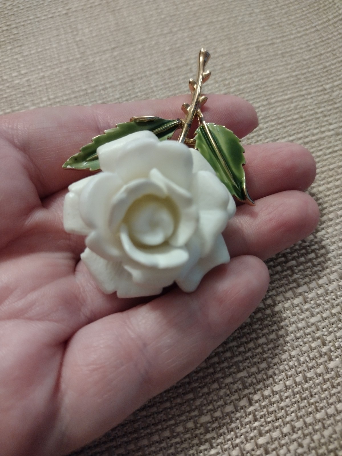 Vntg Gorgeous Crown Trifari White Rose Green Enamel Brooch Thorn Stem